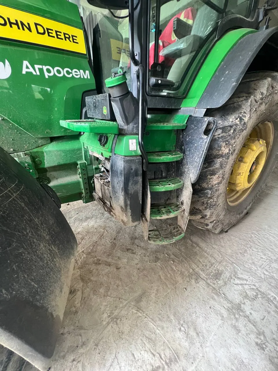 Fotografie 4 z opravy — Oprava palivové nádrže John Deere 8R370