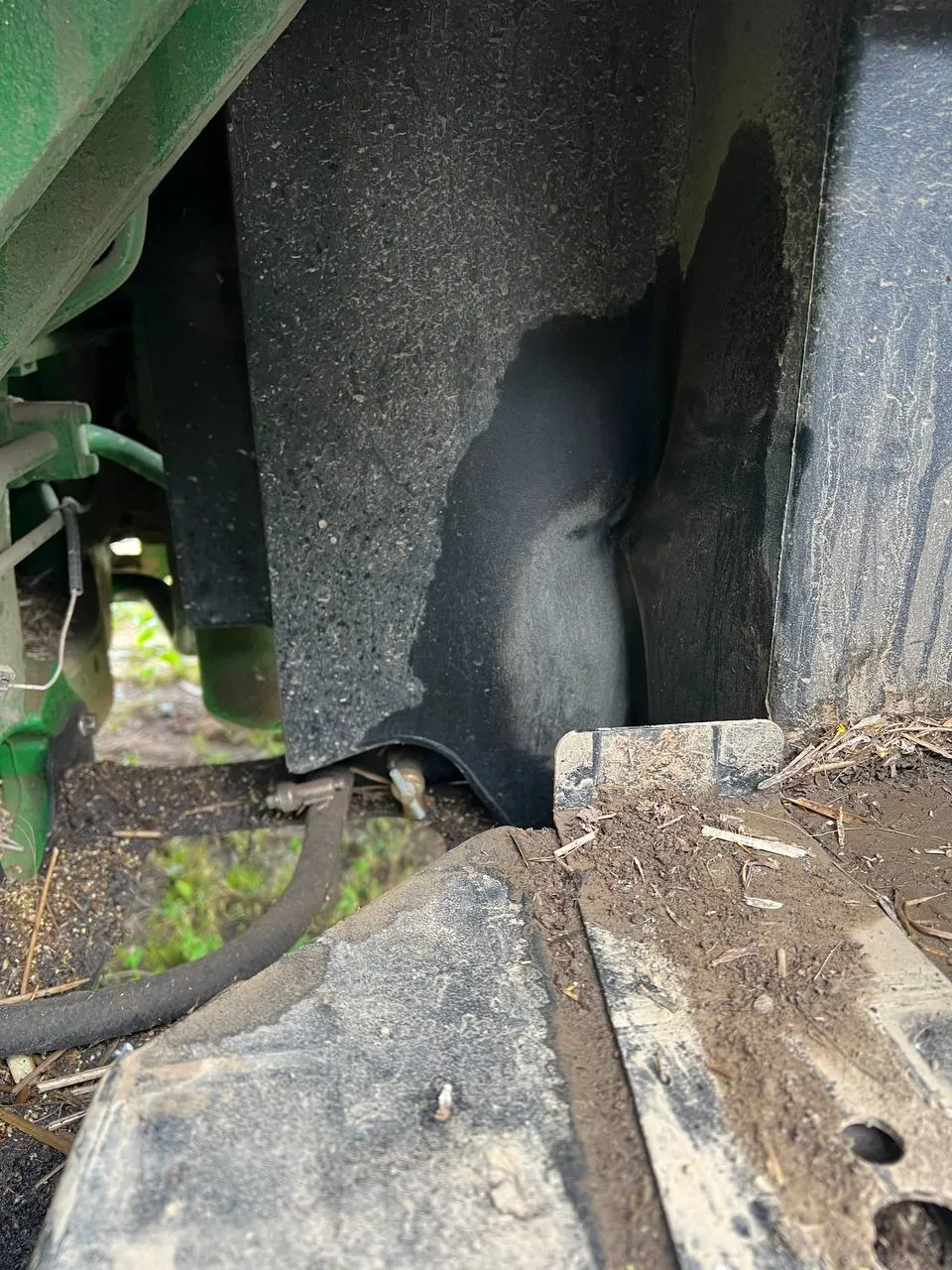 Fotografie 5 z opravy — Oprava palivové nádrže John Deere 8R370
