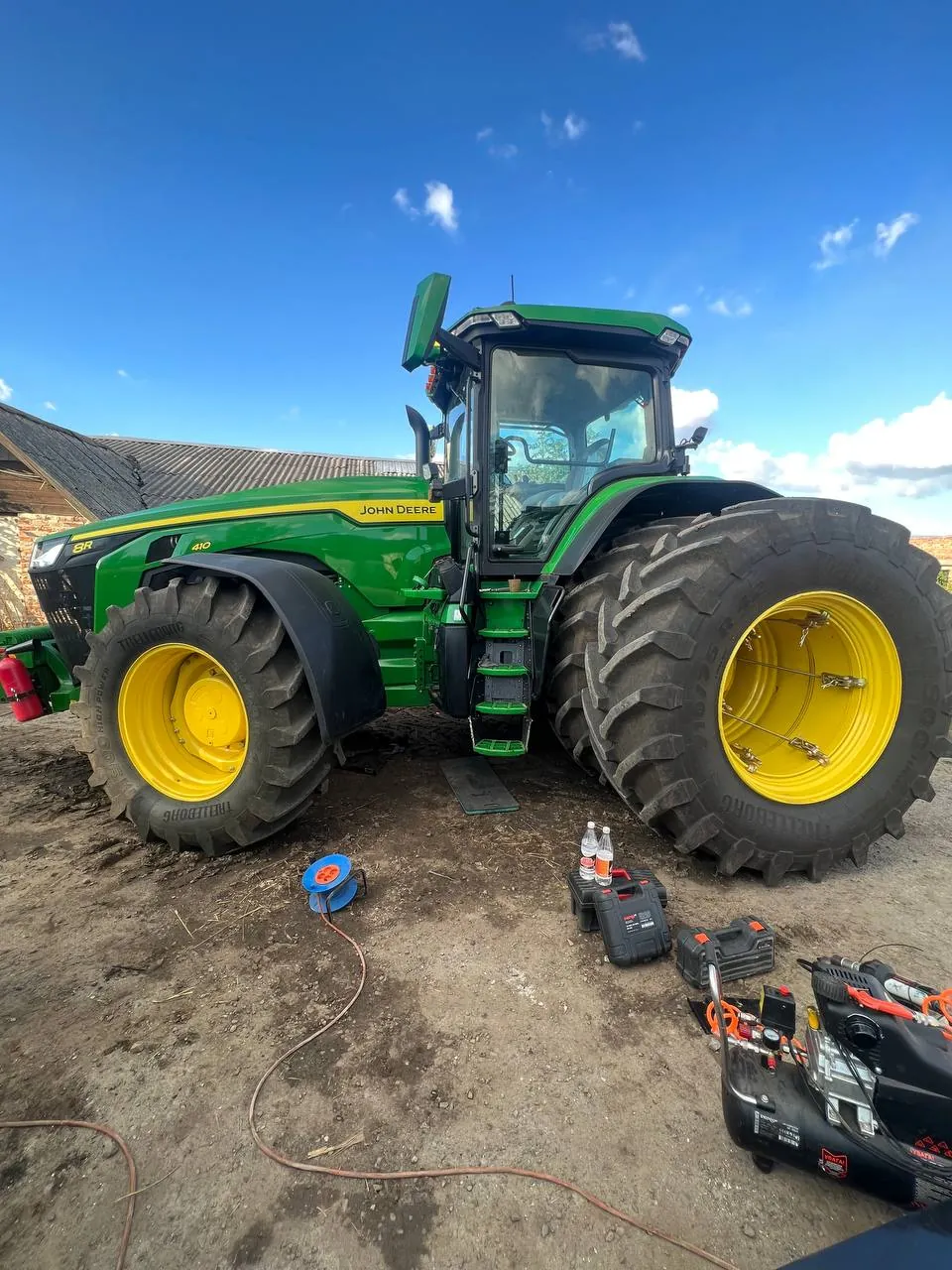 Palivová nádrž — John Deere 8R370