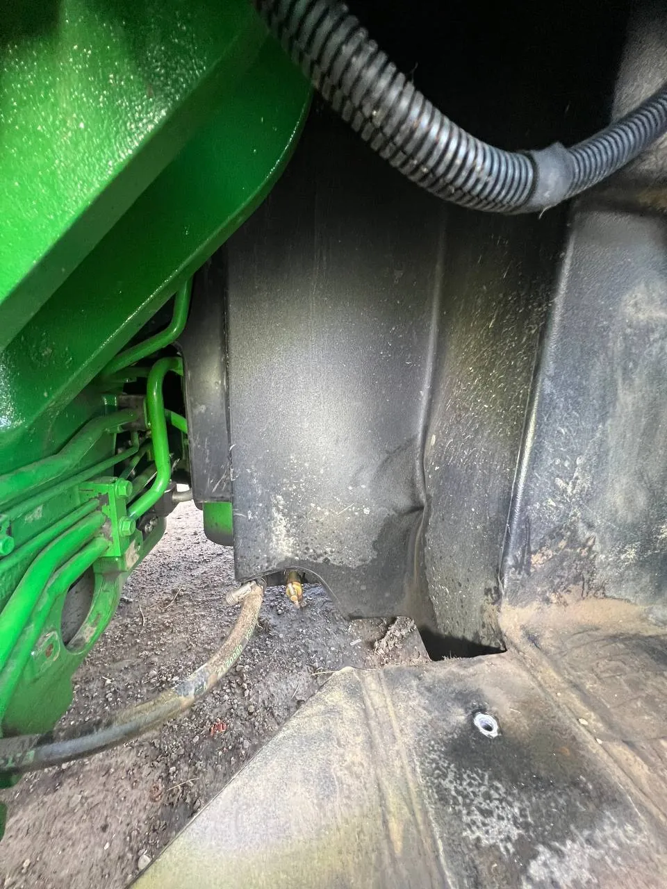 Palivová nádrž — John Deere 8R370