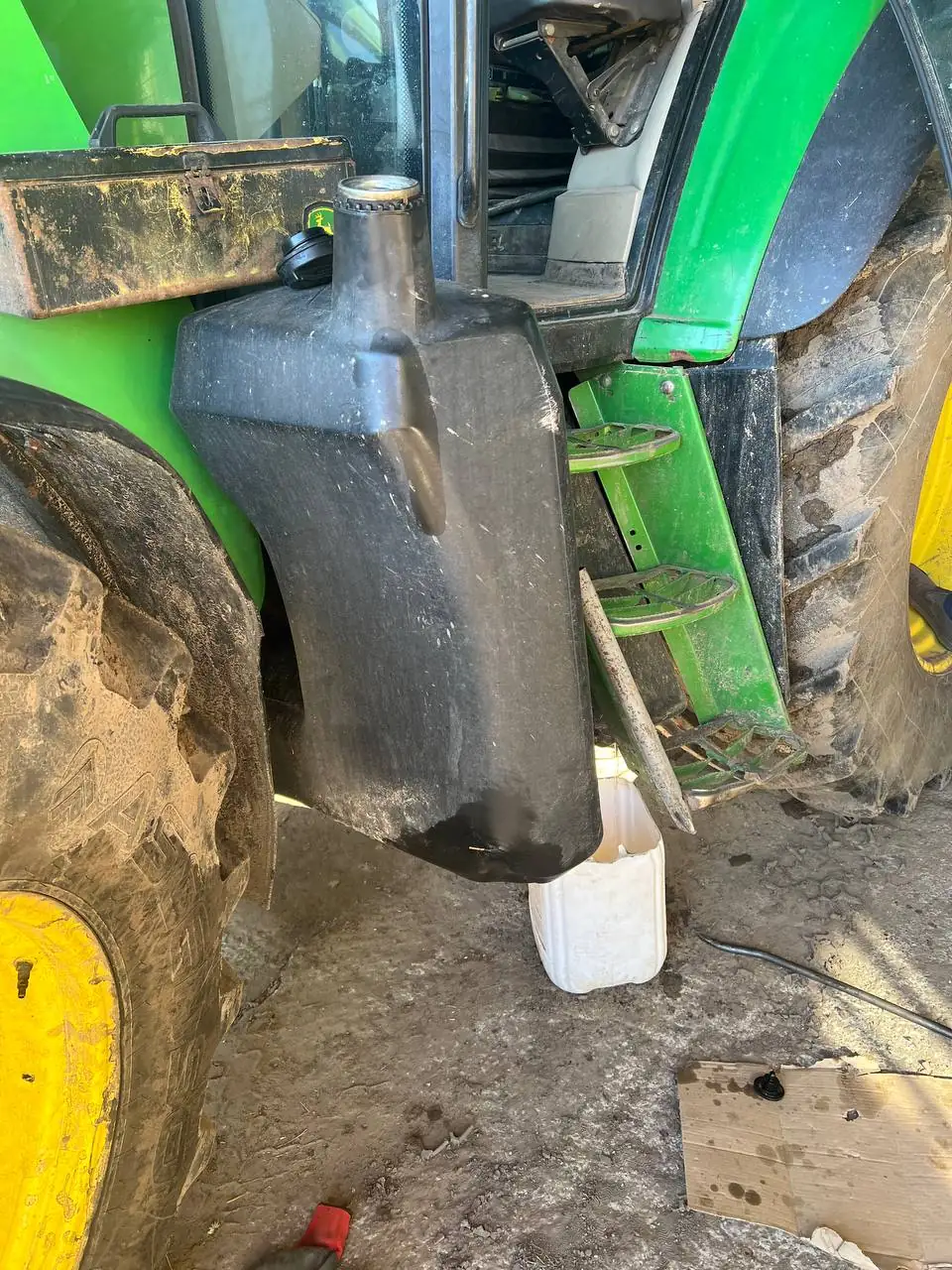 Fotografie 5 z opravy — Oprava palivové nádrže John Deere 6920