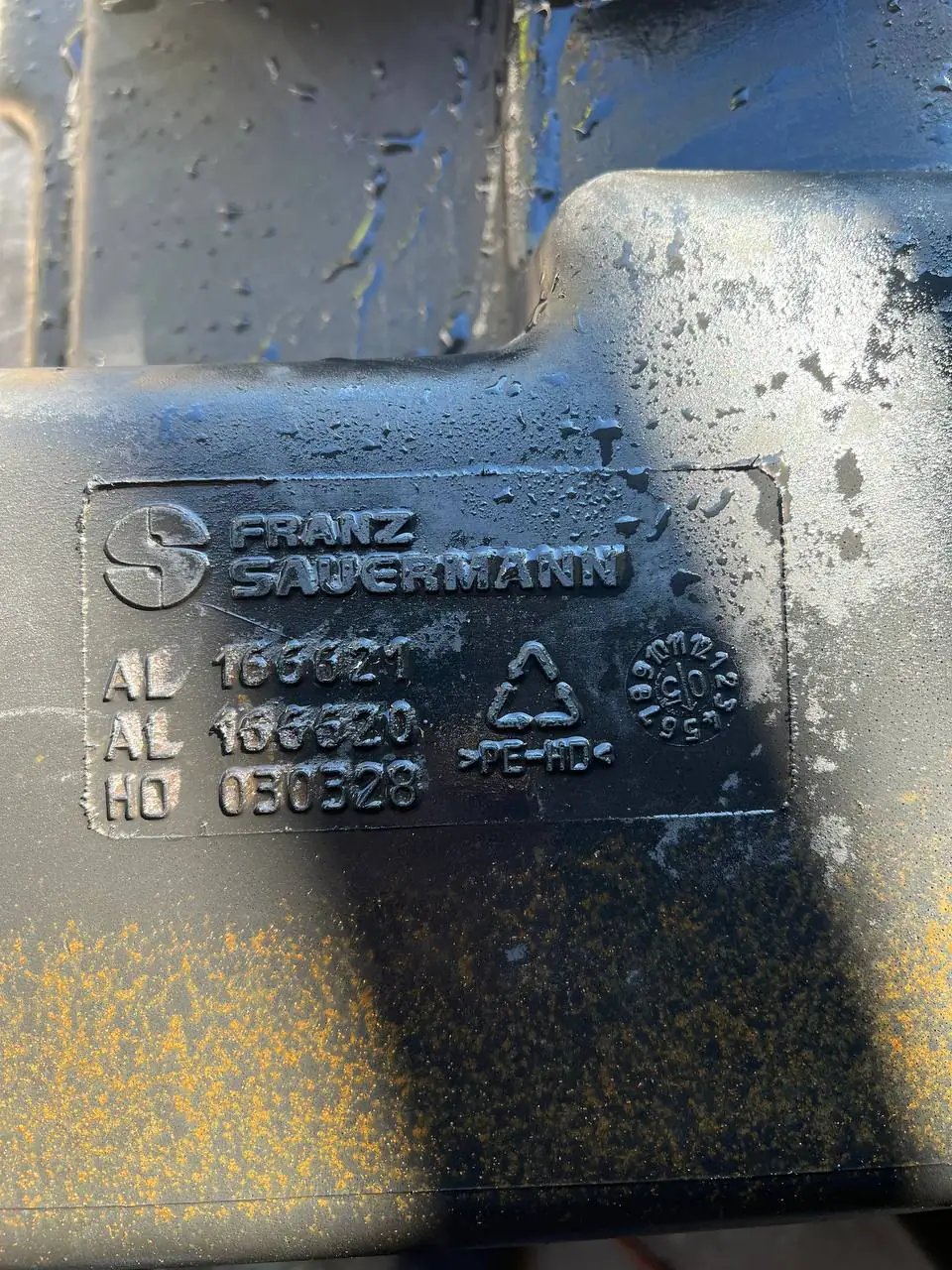 Fotografie 3 z opravy — Oprava palivové nádrže John Deere 6920