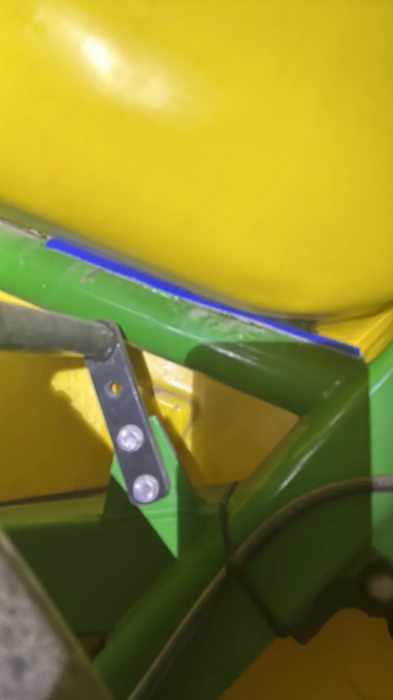 Fotografie 22 z opravy — Oprava nádrže postřikovače John Deere 832