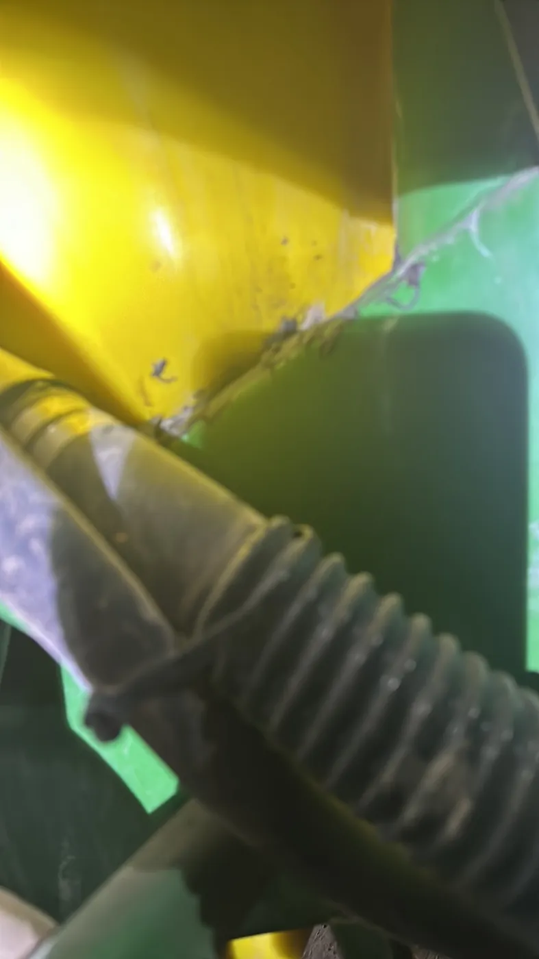Fotografie 23 z opravy — Oprava nádrže postřikovače John Deere 832