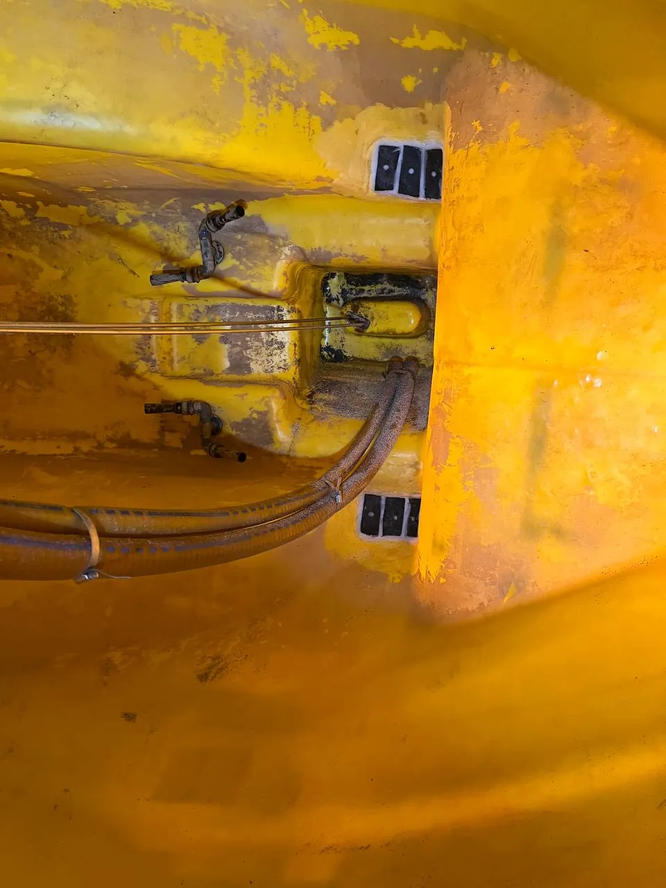 Fotografie 17 z opravy — Oprava nádrže postřikovače John Deere 832