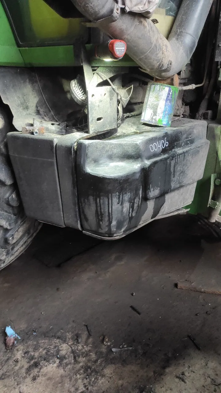 Palivová nádrž — John Deere 8400