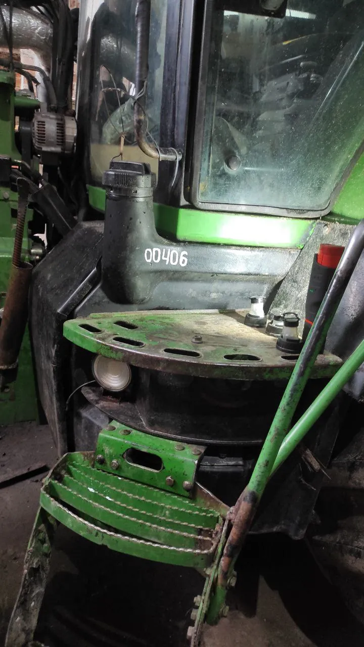 Palivová nádrž — John Deere 8400