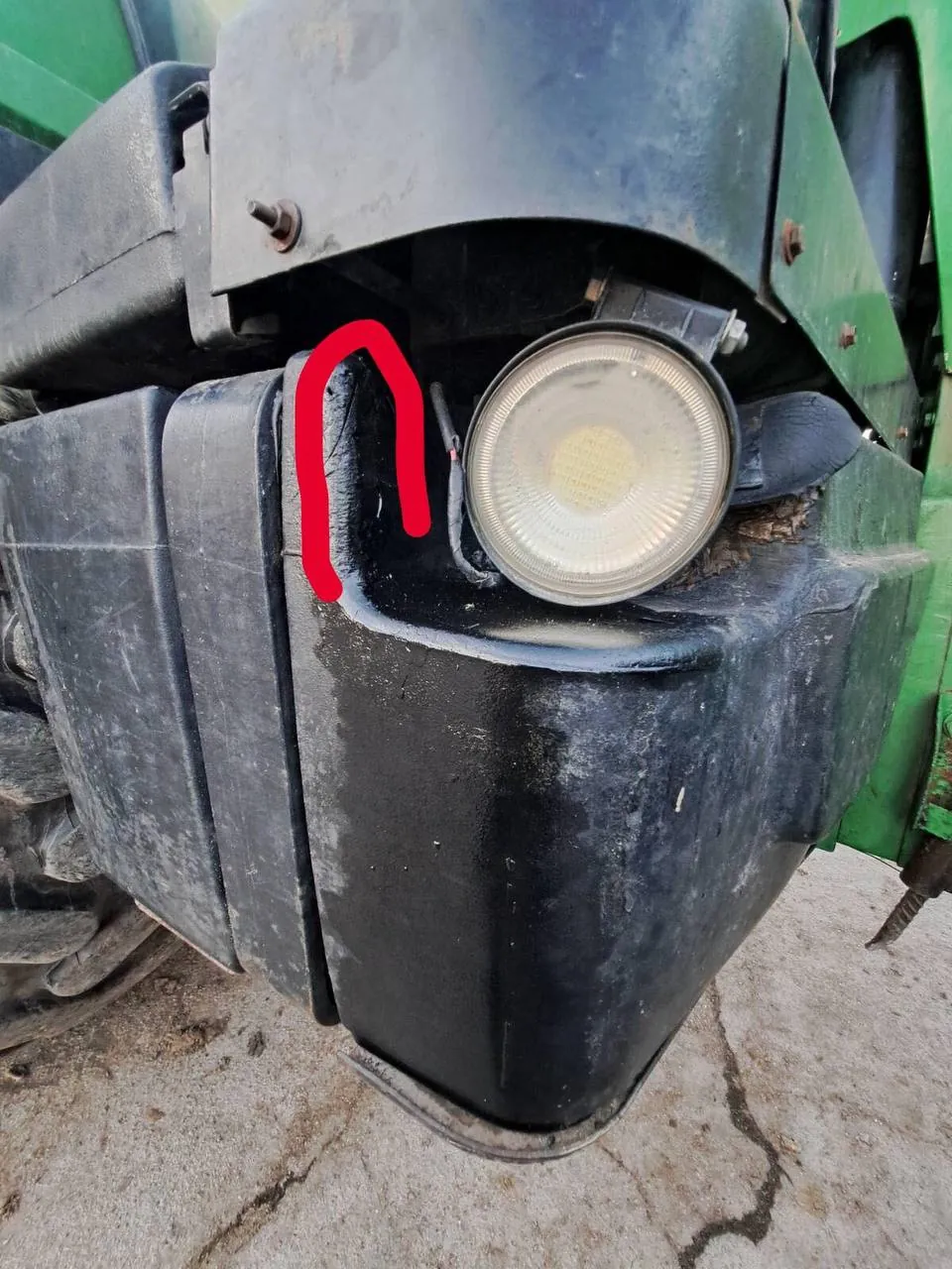 Fotografie 11 z opravy — Oprava palivové nádrže John Deere 8400
