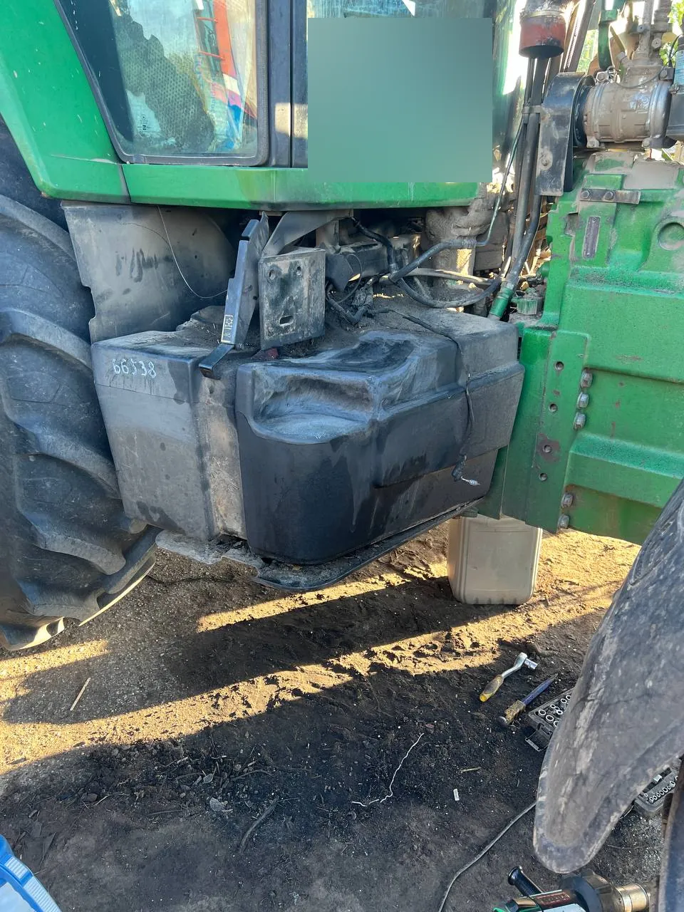 Palivová nádrž — John Deere 8400