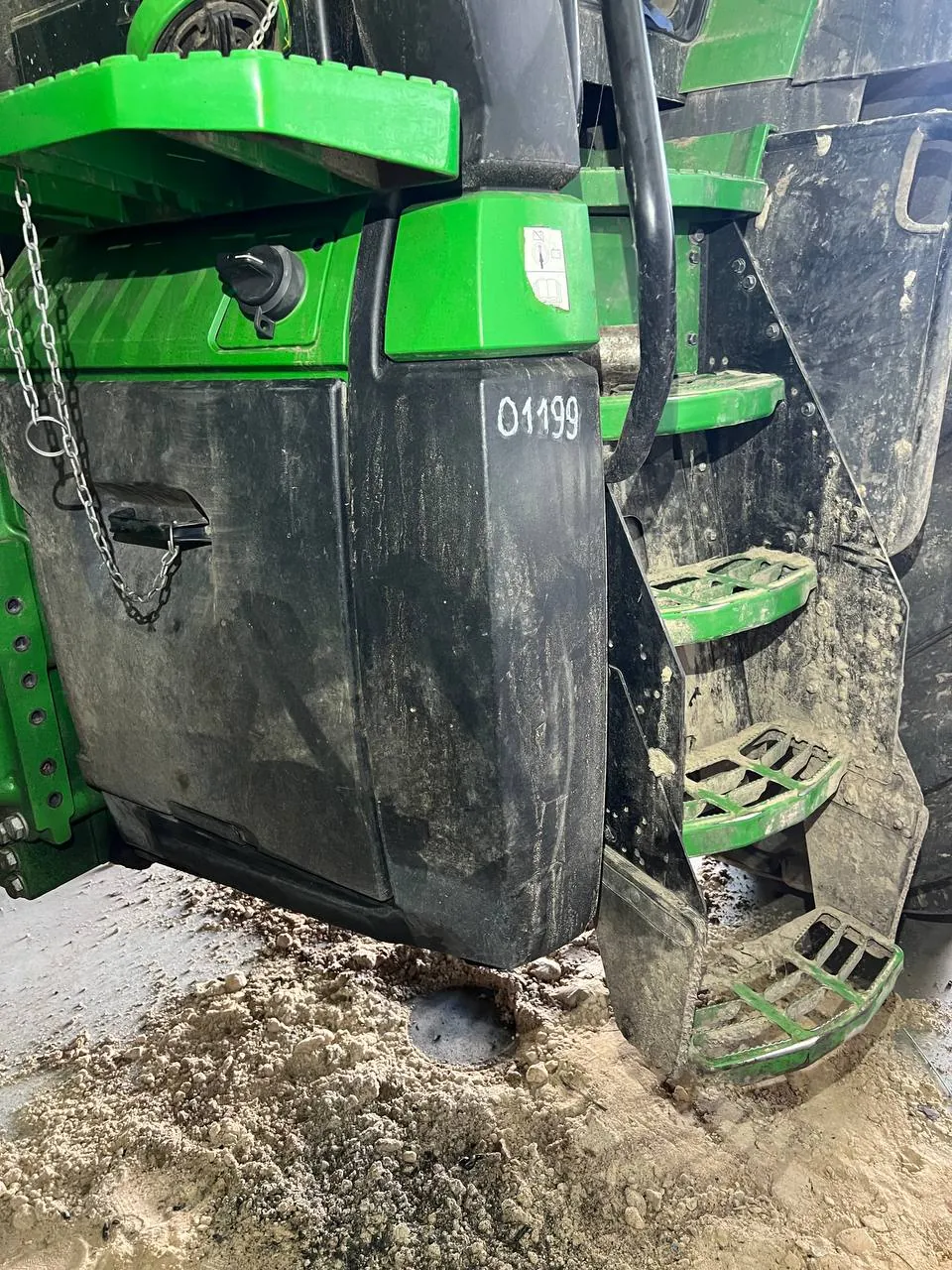 Fotografie 7 z opravy — Oprava palivové nádrže John Deere 8R 340