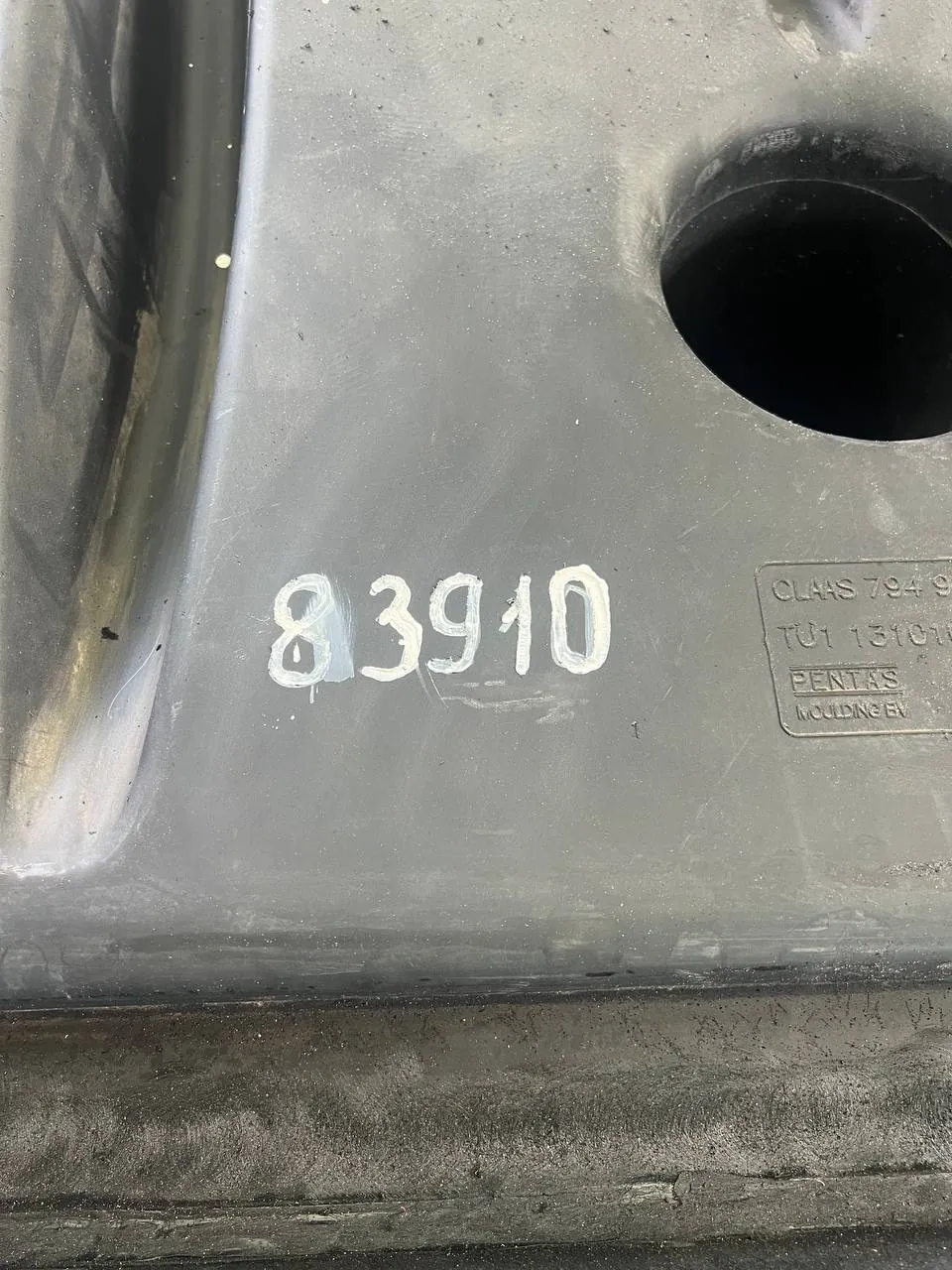 Fotografie 9 z opravy — Oprava palivové nádrže Claas Lexion 550