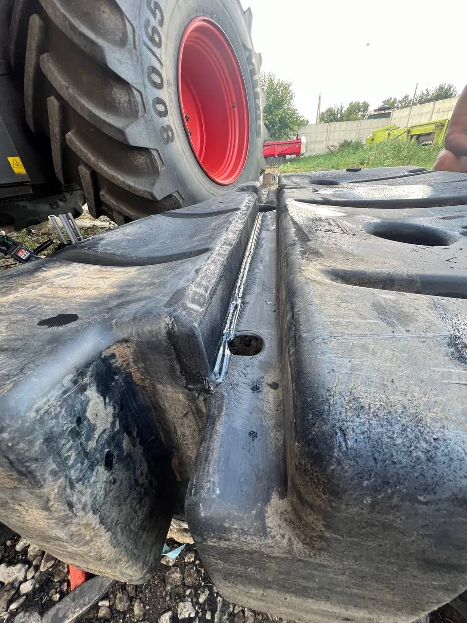 Fotografie 10 z opravy — Oprava palivové nádrže Claas Lexion 570