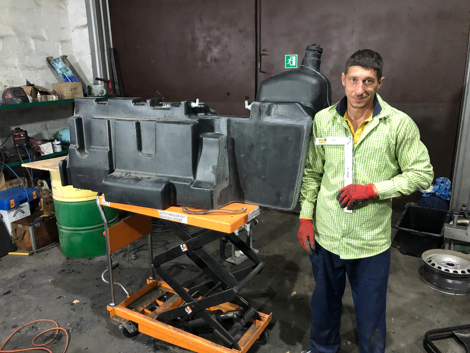 Zesílení upravené palivové nádrže John Deere